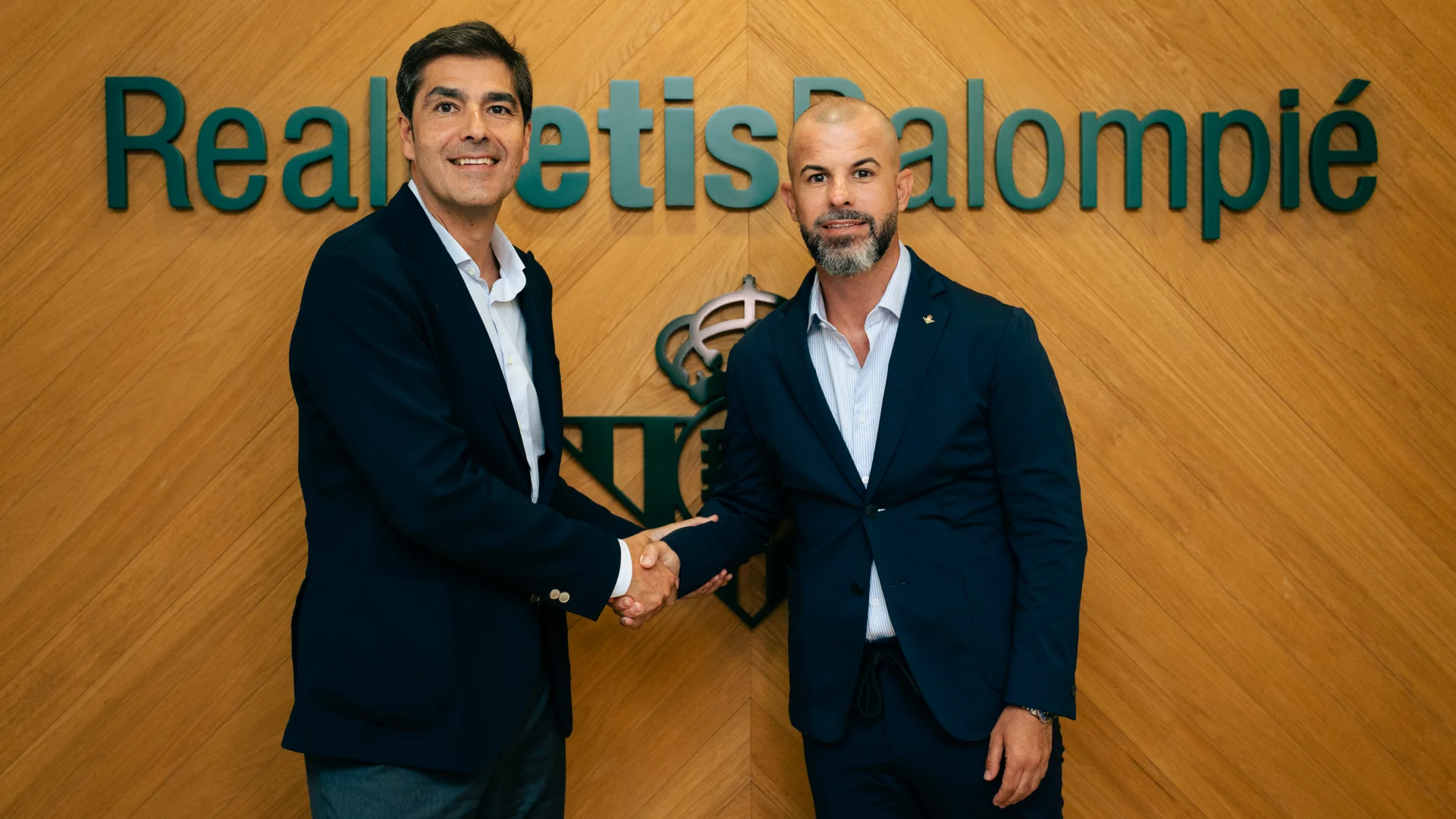 El Real Betis y Manu Fajardo amplían su vinculación hasta 2030