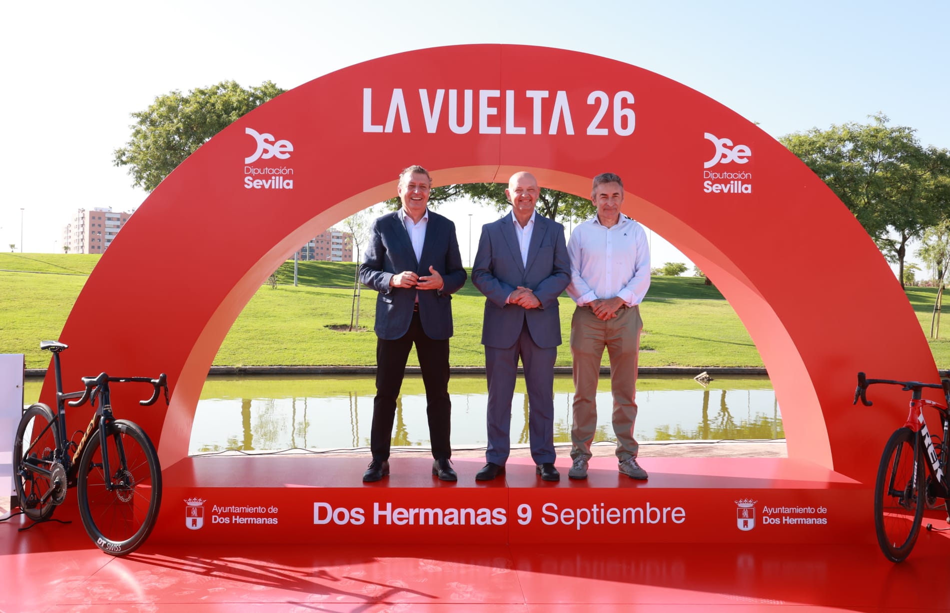 Javier Fernández: «Hoy la provincia se pone en clave Vuelta Ciclista a España para que el 9 de septiembre sea un día de fiesta y de respaldo al ciclismo y a este evento, que va más allá de lo deportivo»