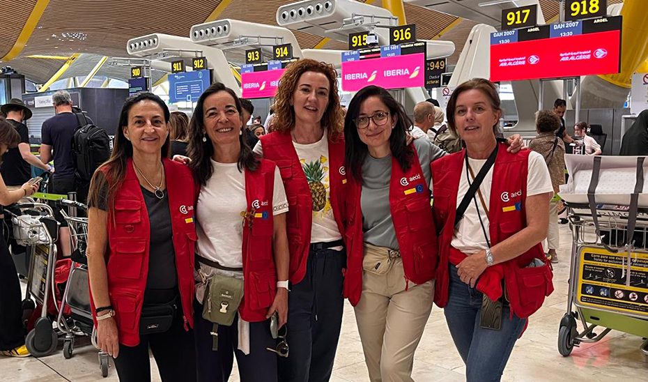 Cinco profesionales del SAS relevan a otros cuatro del contingente de ayuda humanitaria a Venezuela
