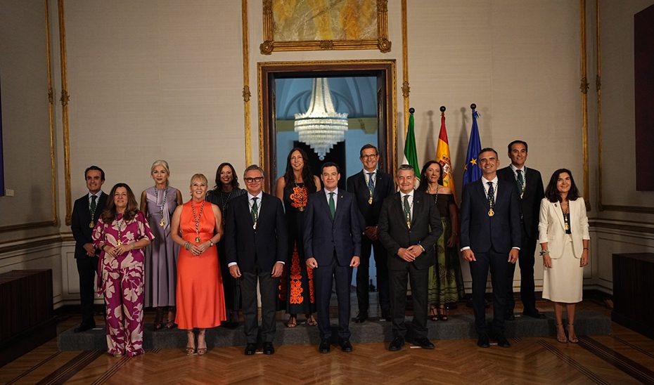 El mandato de Moreno a los nuevos consejeros: «Trabajemos de la mano de la sociedad andaluza»