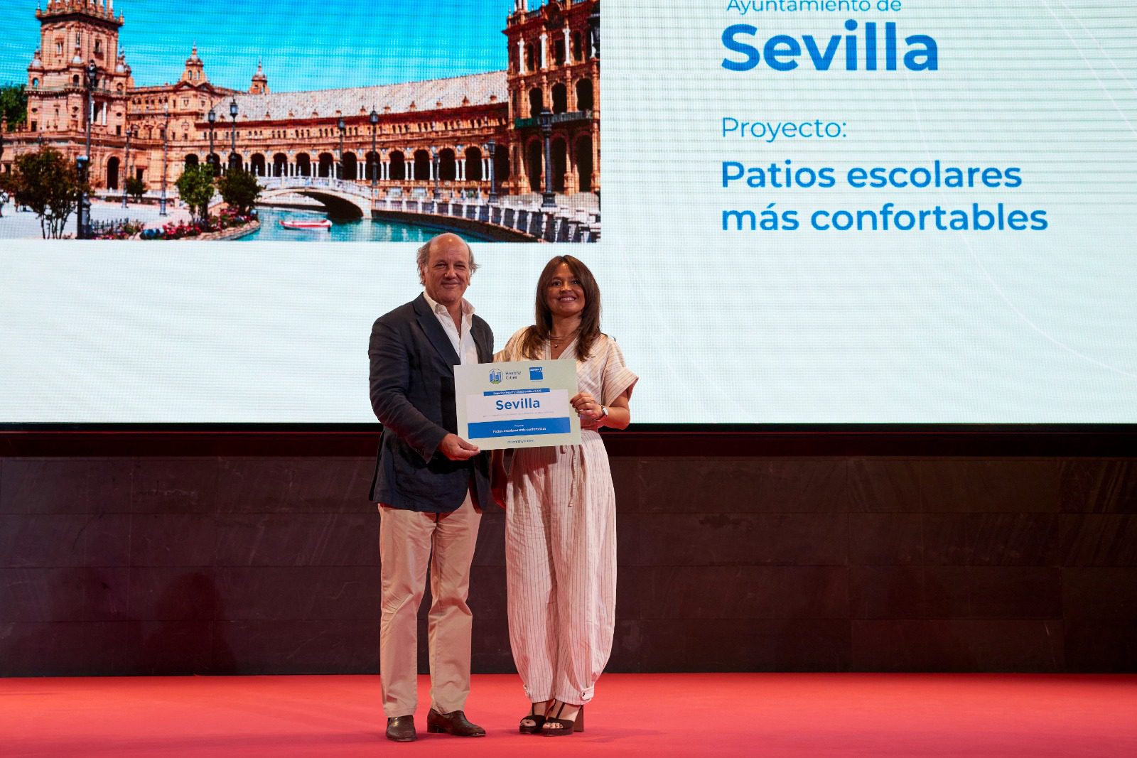 El Ayuntamiento de Sevilla recibe el accésit especial de la XI Edición Healthy Cities de Sanitas por su propuesta para transformar patios escolares