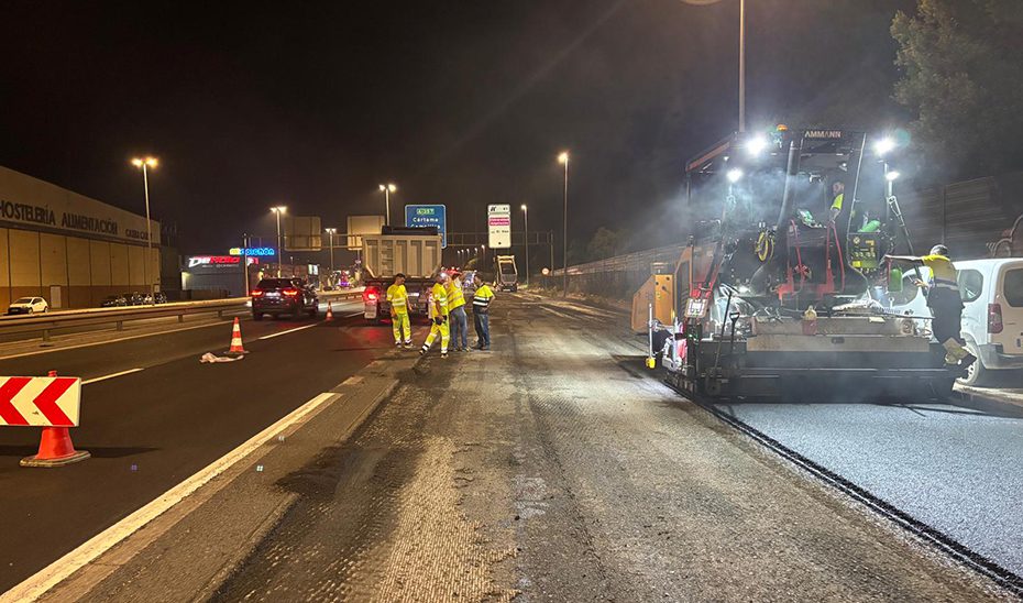 La Junta renueva el firme en un tramo de diez kilómetros de la autovía A-357 de acceso a Málaga