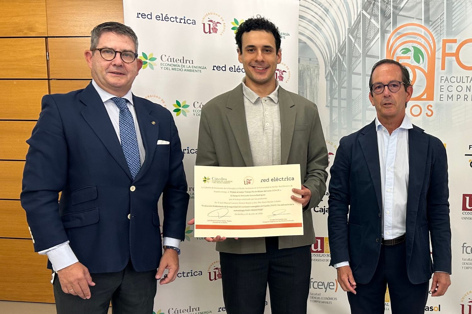 La Universidad de Sevilla premia una investigación sobre proveedores óptimos de energía