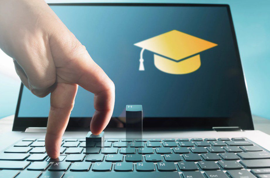 La Universidad de Sevilla impulsa sus microcredenciales con la IA como protagonista