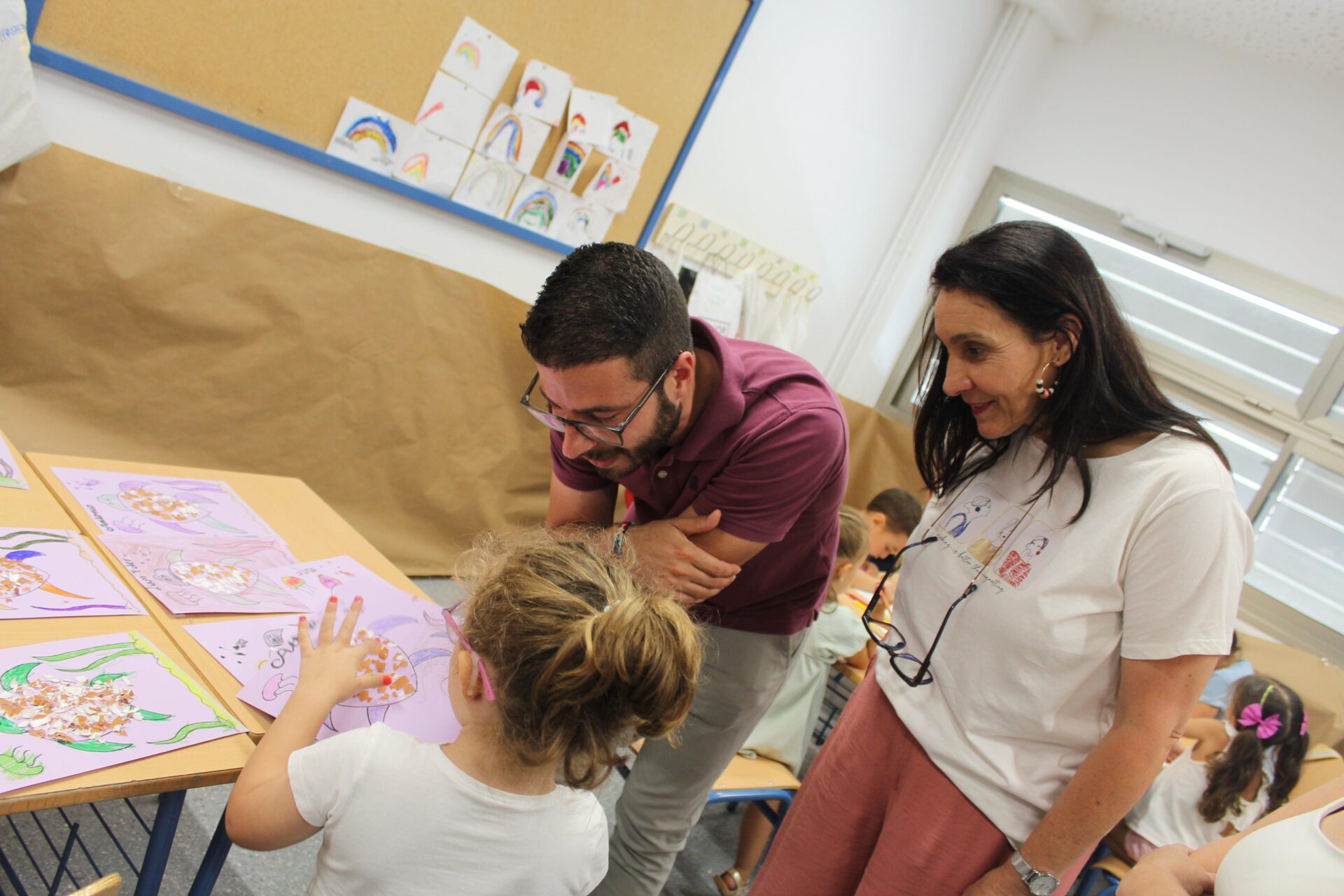 La diputada María Encarnación Fuentes visita la Escuela de Verano de Las Cabezas, financiada por la Diputación dentro del Plan Corresponsables