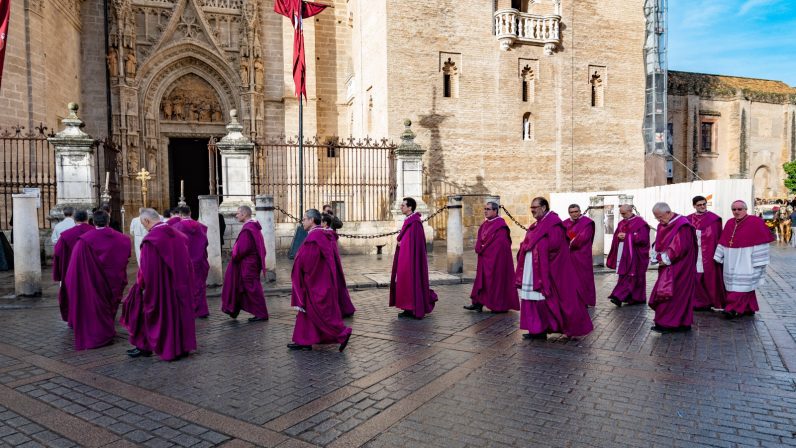 Monseñor Saiz Meneses nombra a nuevos canónigos de la Catedral