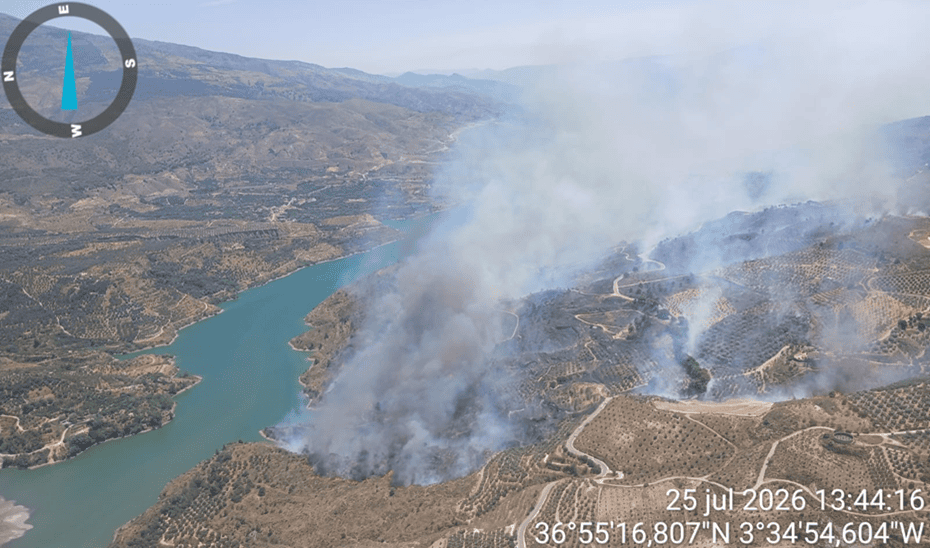 La Junta amplía la fase de emergencia del Plan Infoca a Granada por un incendio en Pinos del Valle