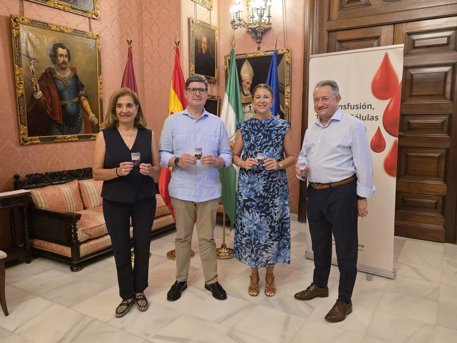 Tussam pone en marcha una nueva campaña de fomento de las donaciones de sangre en los autobuses de la flota de la empresa pública de transporte