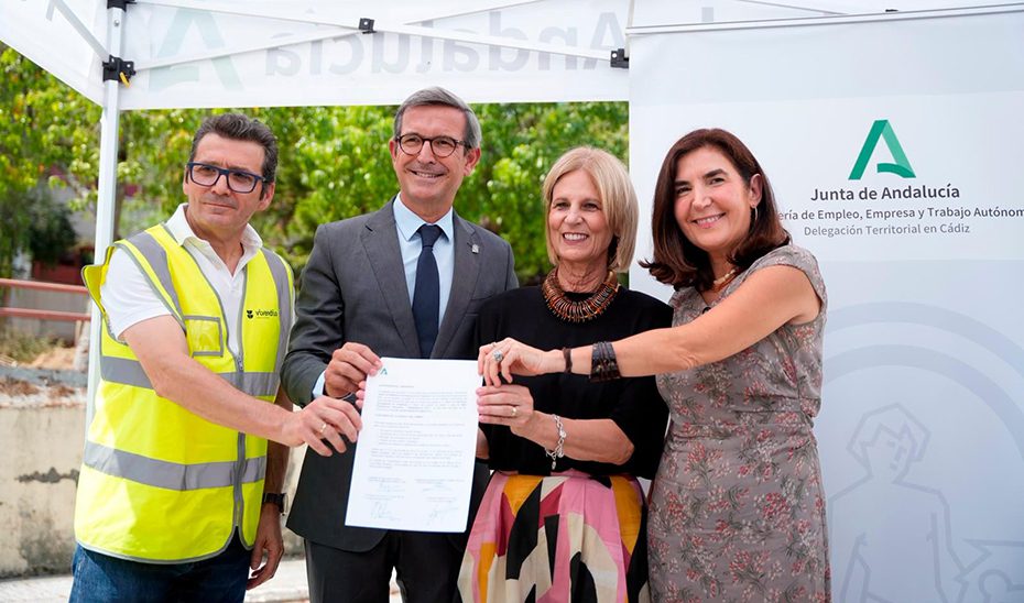 Blanco y Paradela colocan la primera piedra del futuro Centro de Referencia Aeroespacial de Jerez