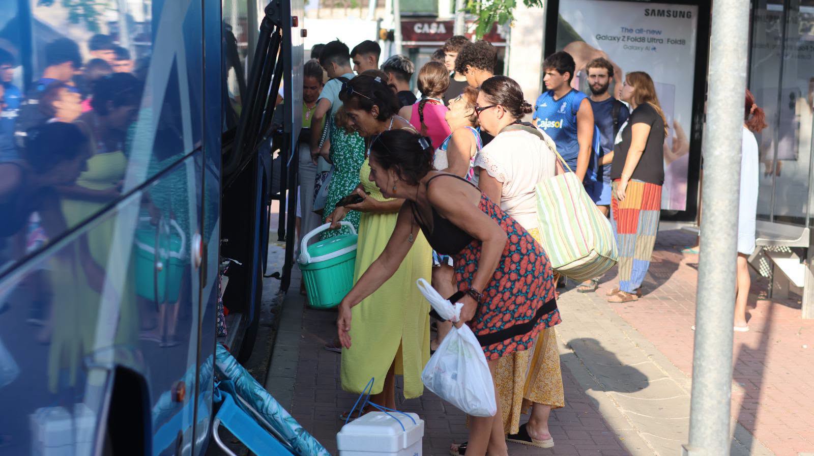 El autobús a Isla Cristina completa la última excursión de julio