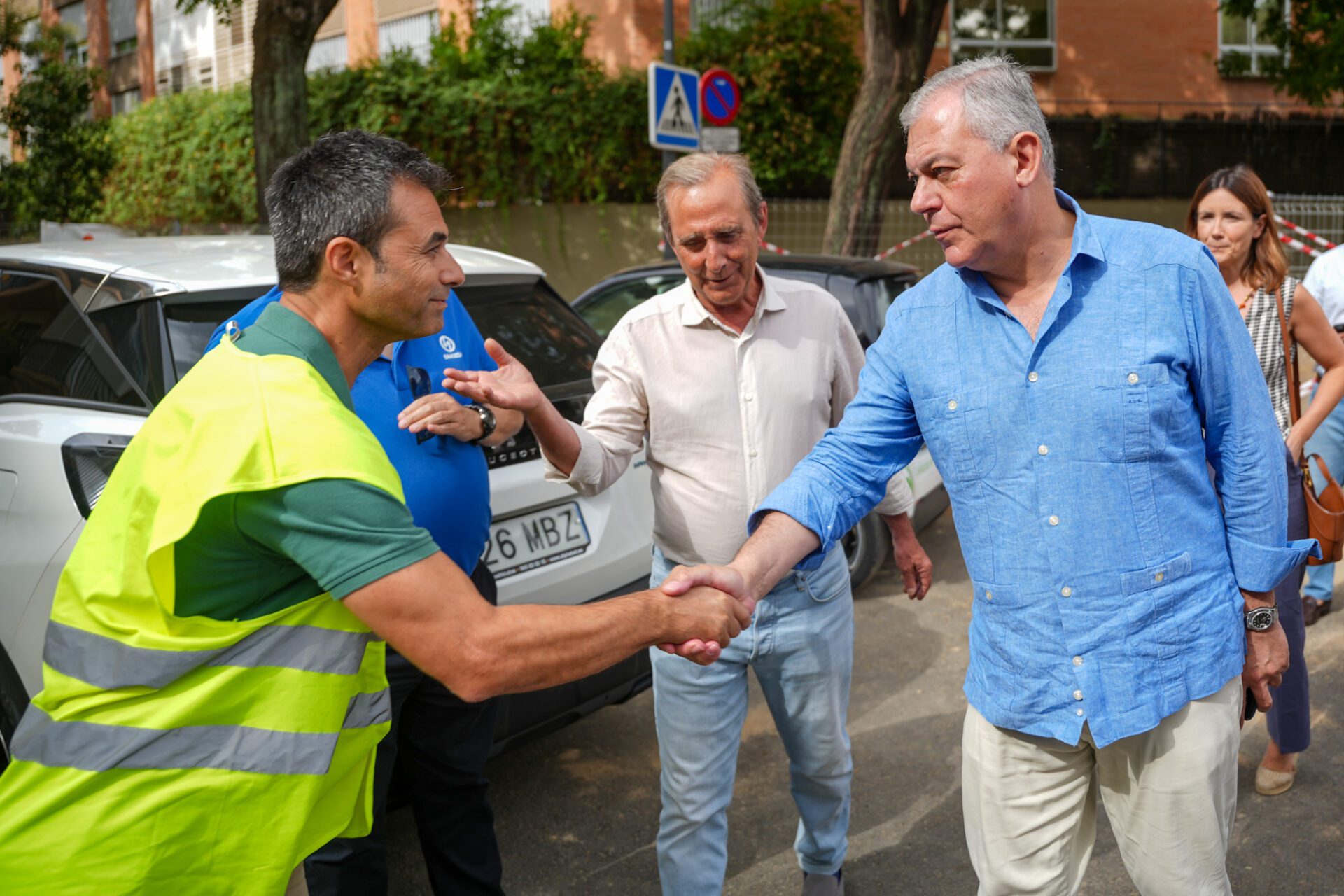 El alcalde supervisa las obras de Emasesa en El Porvenir que se suman al ambicioso plan de modernizaciones de las redes de abastecimiento y saneamiento de toda la ciudad