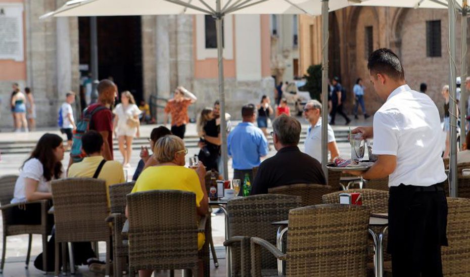Andalucía lidera la bajada del paro en España y el número de desempleados cae hasta los 526.862