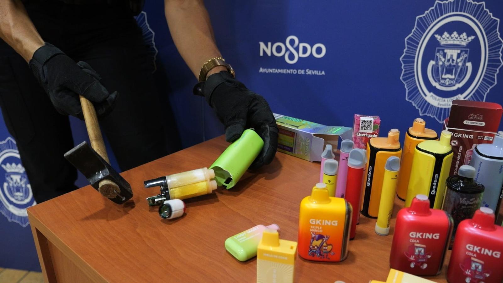 El Programa Agente Tutor de la Policía Local de Sevilla alerta del creciente consumo de vapers en los menores