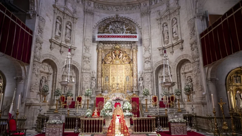 La Catedral acoge esta tarde el besamanos de la Virgen de los Reyes