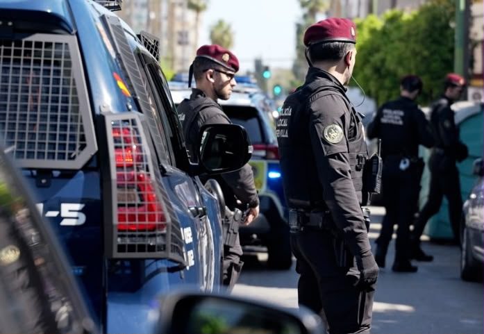 El GAR y el Grupo Diana de Policía Local detienen a un hombre armado y evitan una agresión por violencia de género