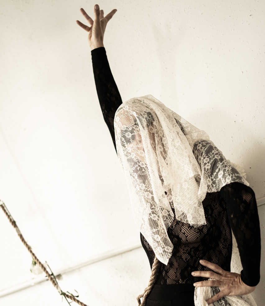 La Bienal acogerá el estreno absoluto del nuevo proyecto de Ana Morales ‘Rapsodia. Fantasía subterránea’, una inmersión en las profundidades de Sevilla para explorar el misterio del proceso creativo