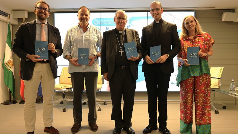 Ignacio del Rey publica ‘Dios sabe más’, un devocionario con 300 oraciones para todas las situaciones de la vida