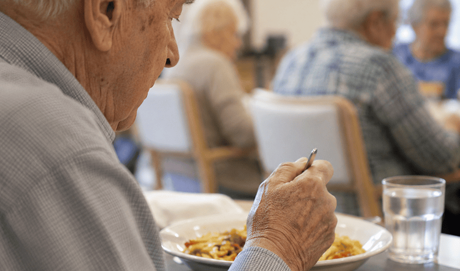 Las personas mayores acceden a más de 185.000 menús bonificados con la Tarjeta Andalucía Junta 65
