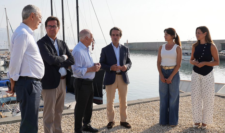 La Junta completa la obra de renovación de los pantalanes del puerto de Roquetas de Mar