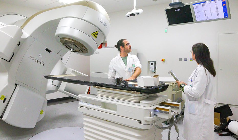 El Hospital Regional de Málaga incorpora un acelerador que reduce sesiones de radioterapia