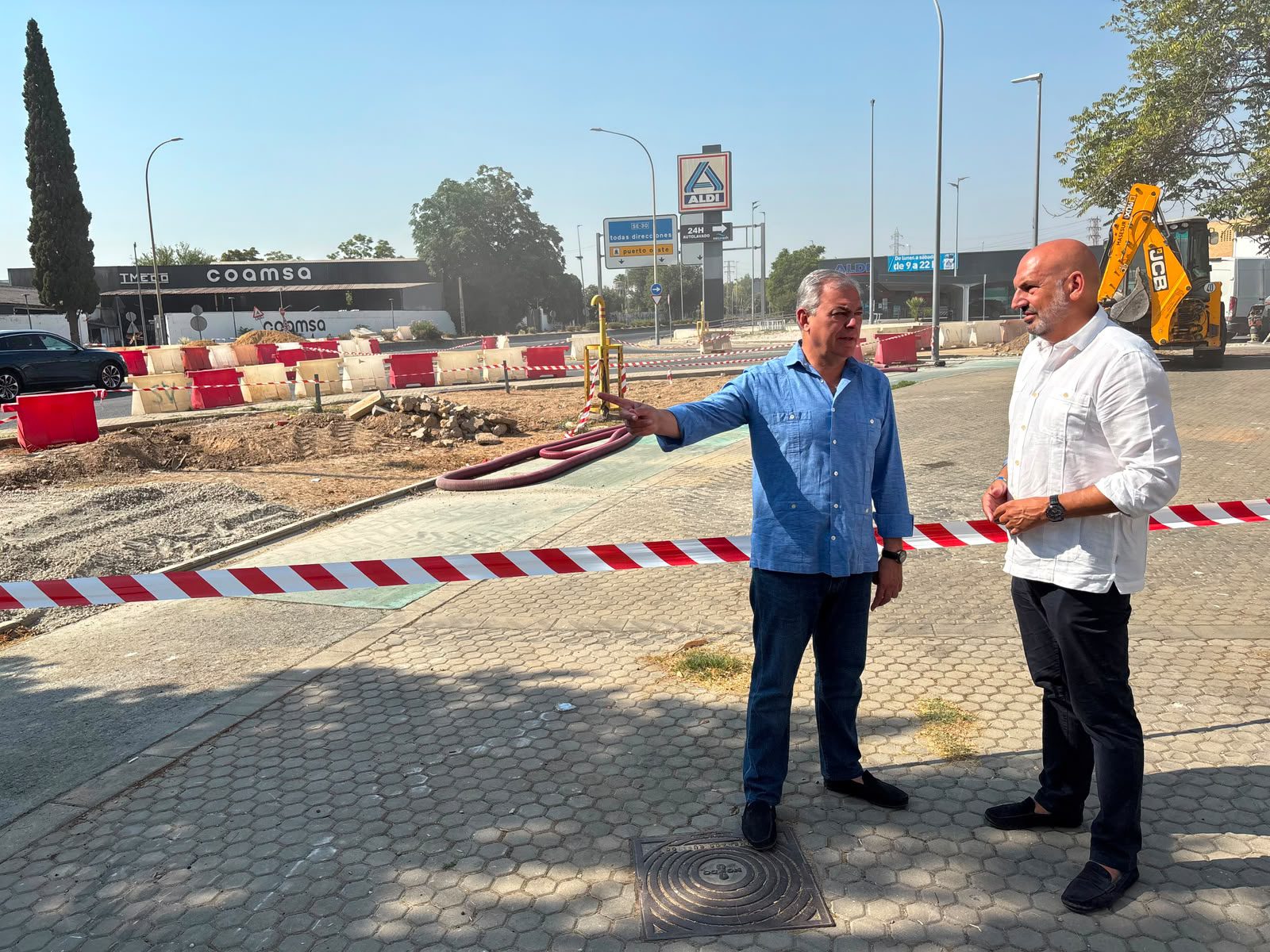 Sanz supervisa las obras de la nueva rotonda de Tablada, que transformará la movilidad entre el barrio, el Puerto y San Juan Pablo II