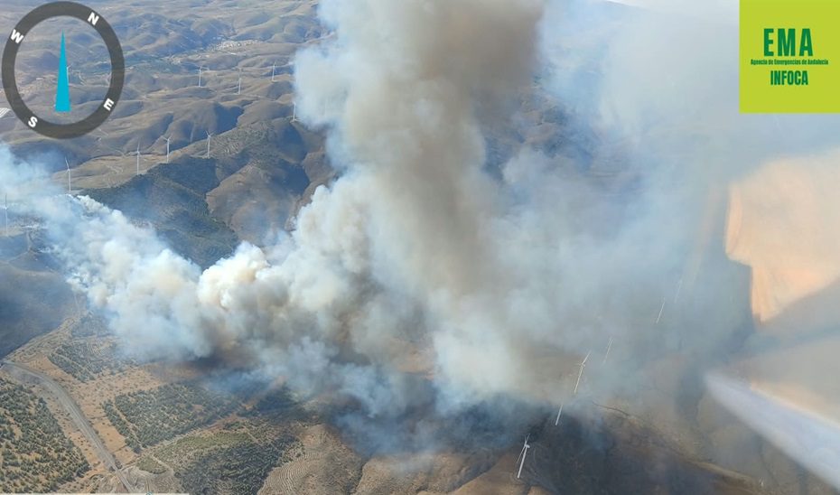 La Junta eleva el Plan Infoca a fase de emergencia por un incendio en Las Tres Villas (Almería)
