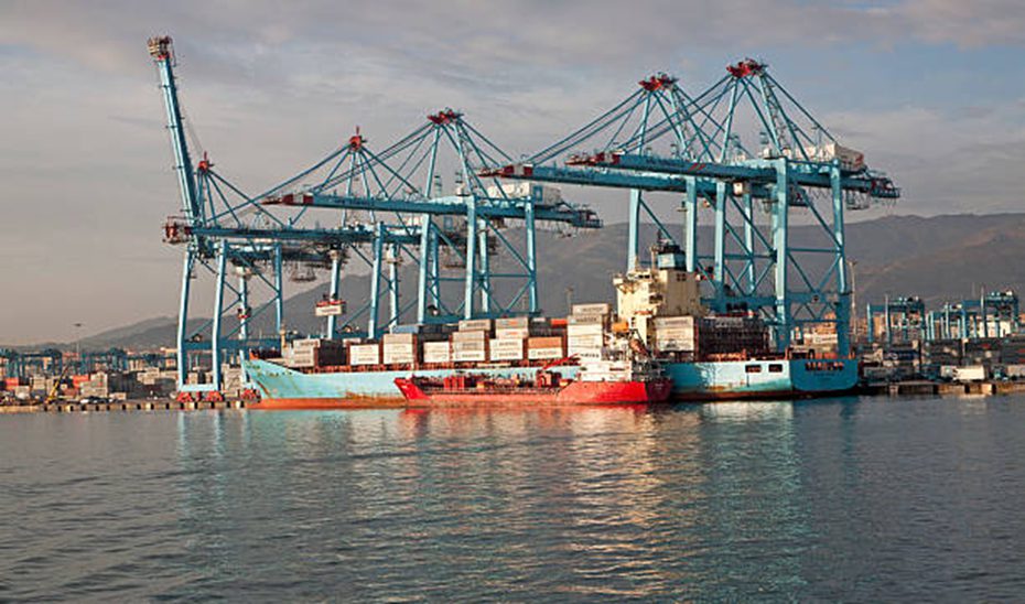 Mueren dos mujeres al caer su coche al mar en el Puerto de Algeciras