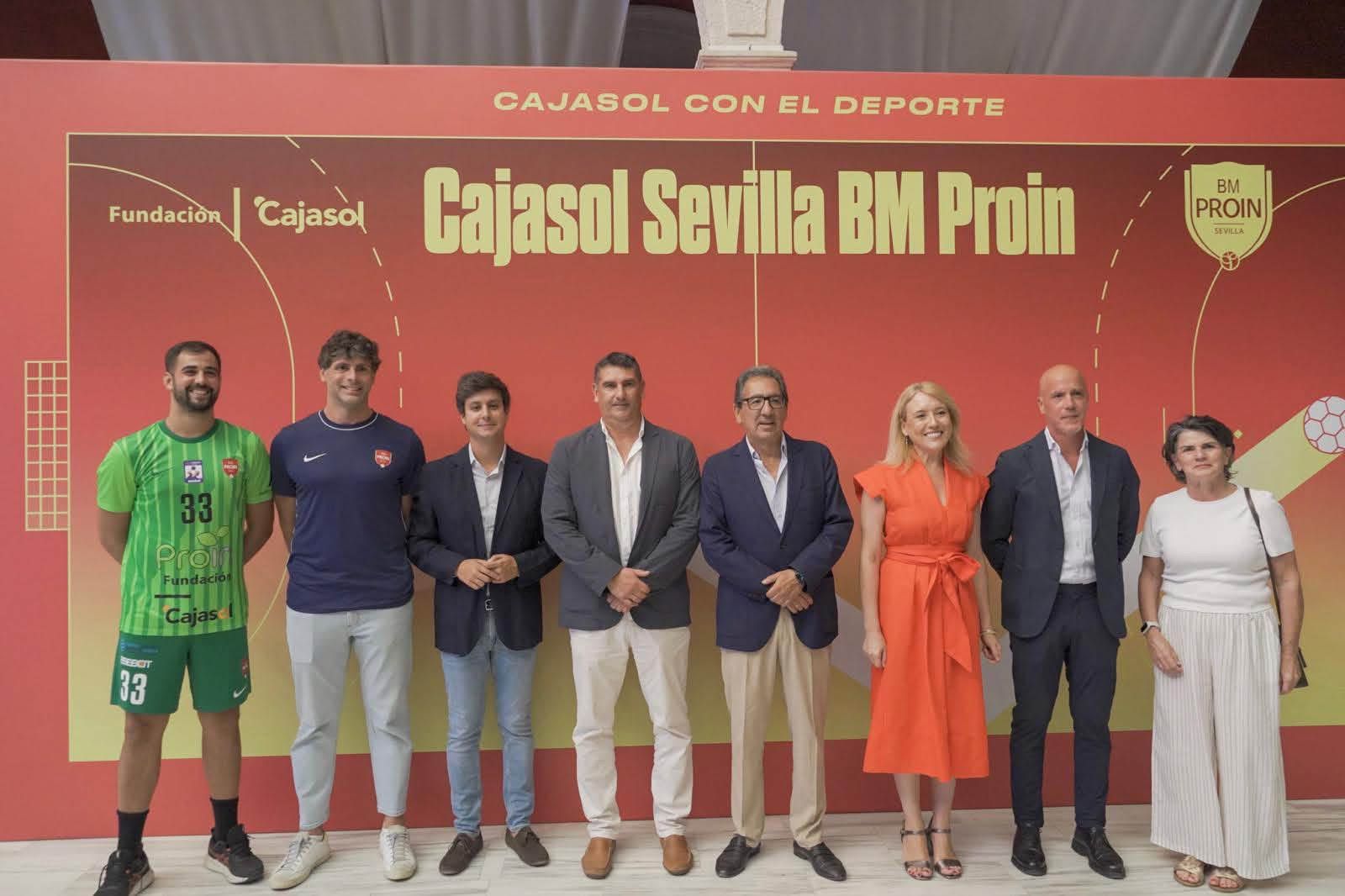 La Diputación visibiliza su apoyo al equipo en la presentación oficial del Cajasol BM Proin Sevilla para la temporada 2026/2027