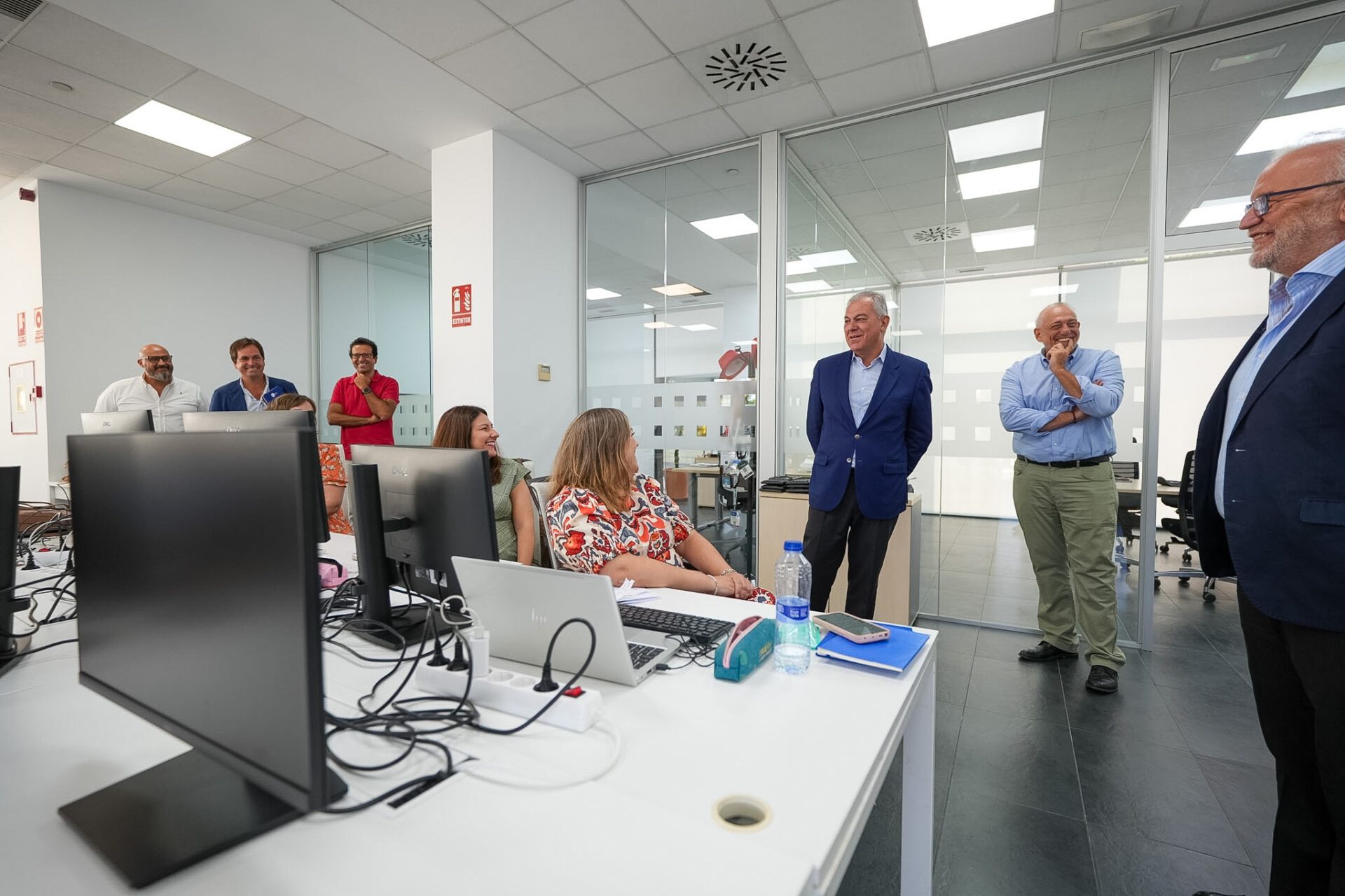 El alcalde Sanz resalta la expansión de Teknei en Sevilla como motor de empleo tecnológico de alta cualificación