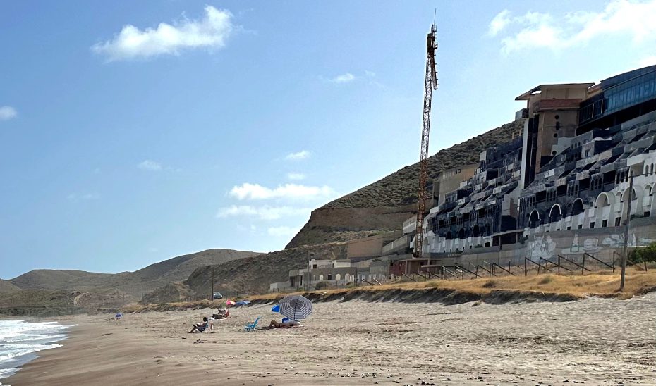 La Junta inicia el procedimiento para restablecer la legalidad en El Algarrobico