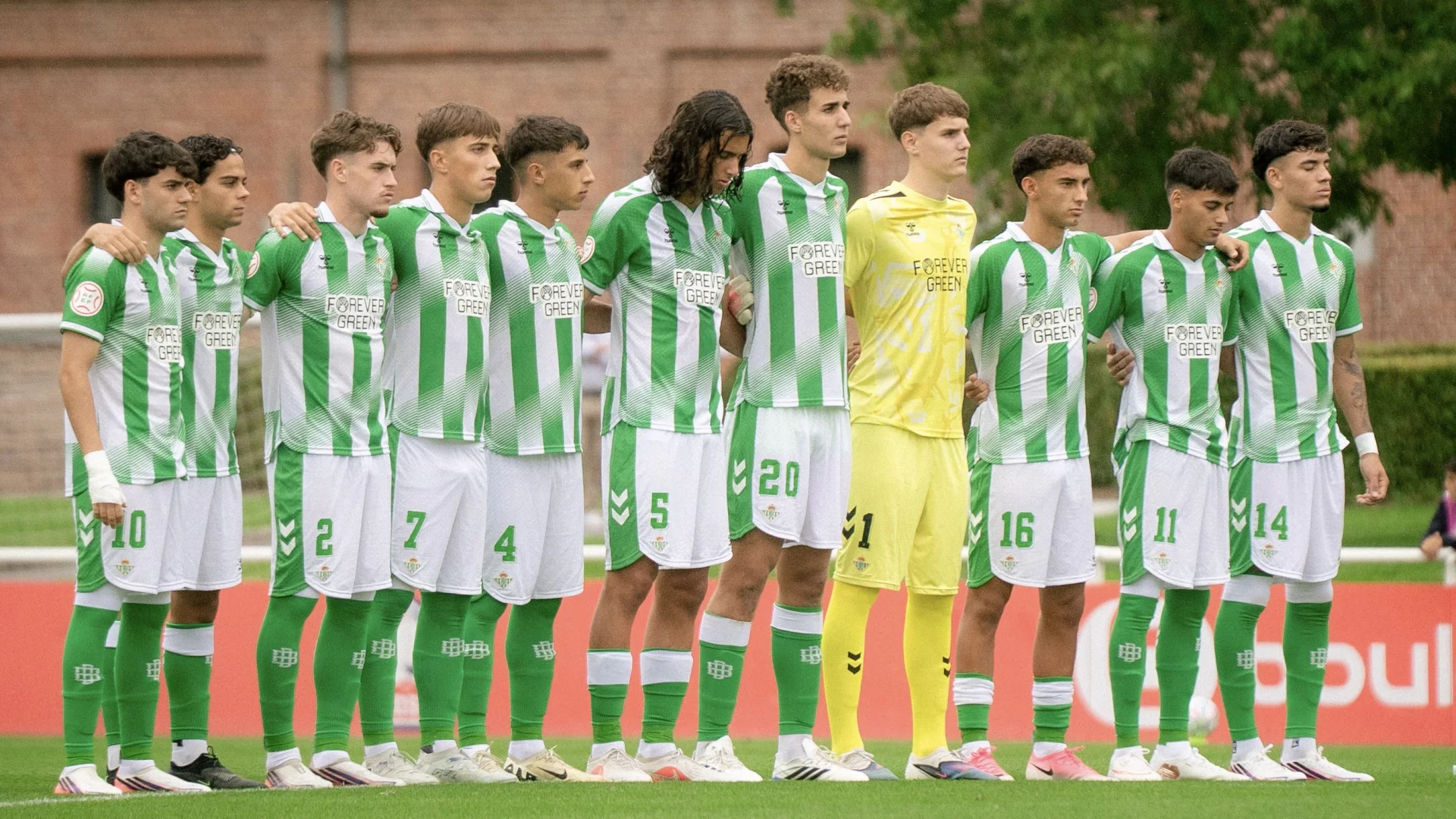 CRÓNICA | El Juvenil División de Honor suma un punto a domicilio en su debut europeo (0-0)