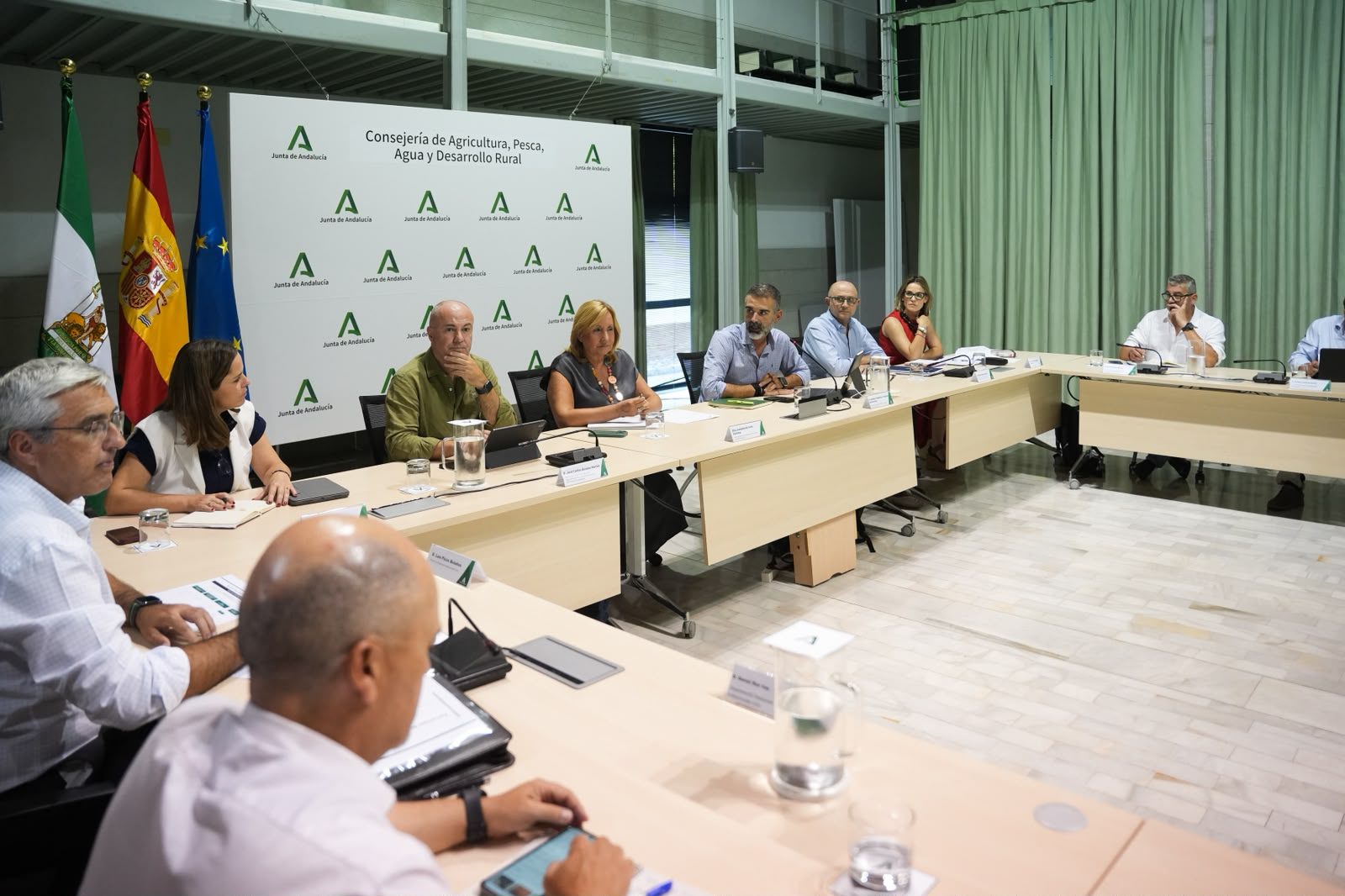 CEA participa en la Mesa de Diálogo Social para abordar los principales desafíos del sector agroalimentario andaluz – Confederación de Empresarios de Andalucía
