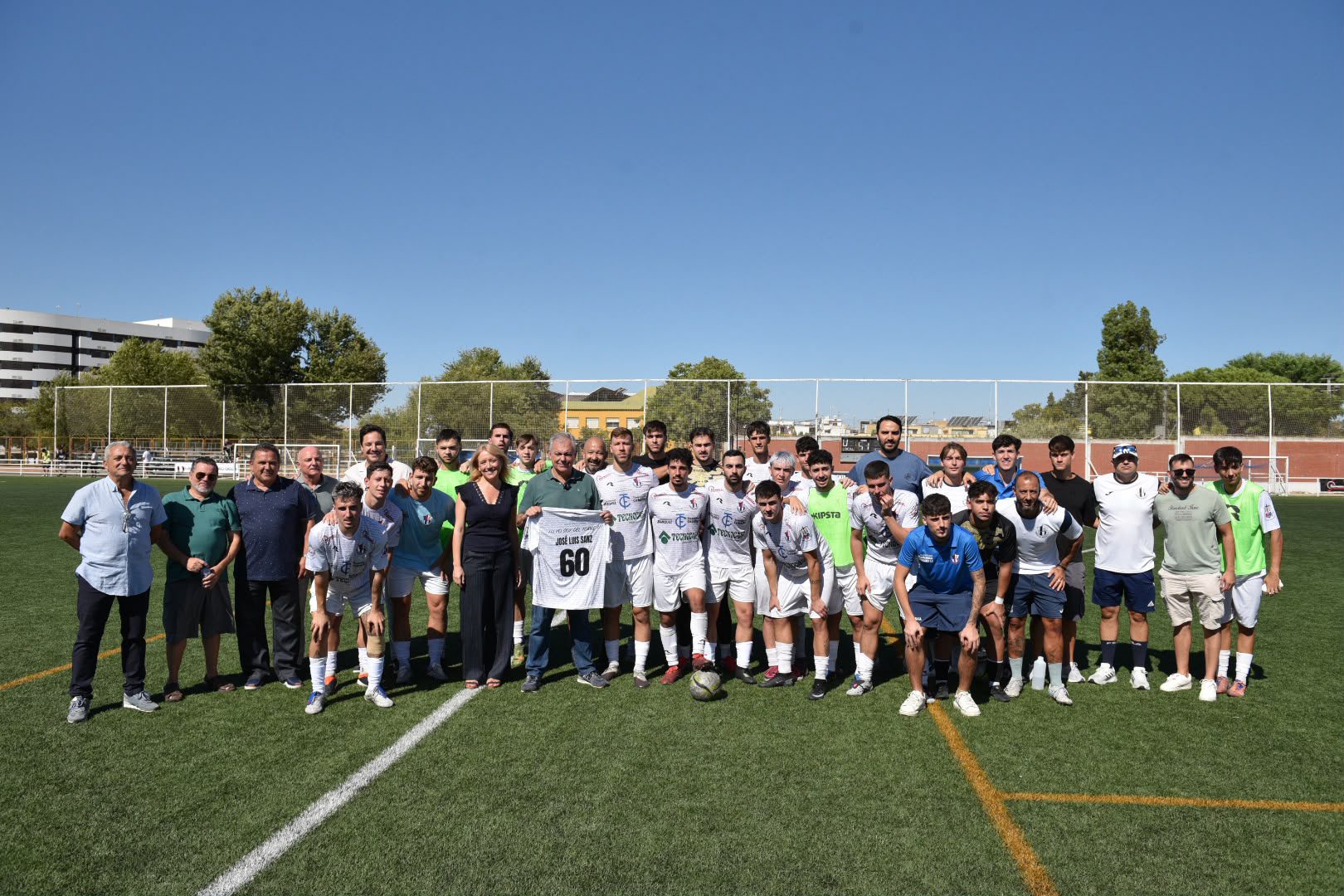 El alcalde celebra el 60 aniversario del Torreblanca CF y destaca el papel vertebrador del club en el barrio durante seis décadas