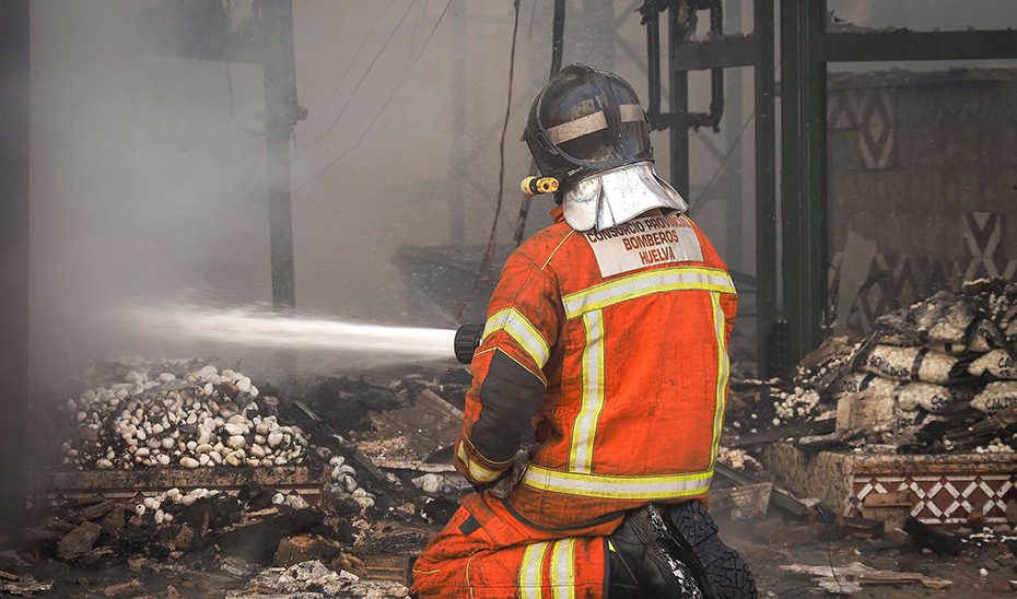 Un fallecido en el incendio de un asentamiento de infraviviendas en Lucena del Puerto (Huelva)
