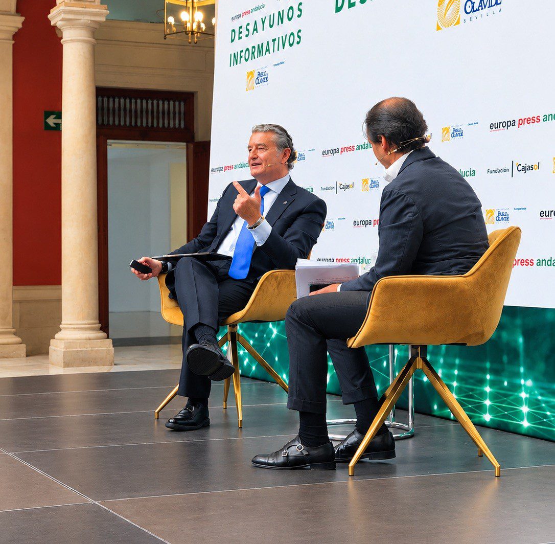 El presidente del CES de Andalucía participa en el desayuno informativo de Europa Press con Antonio Sanz, vicepresidente primero y consejero de Presidencia, Sanidad y Emergencias  ,Síguenos en: