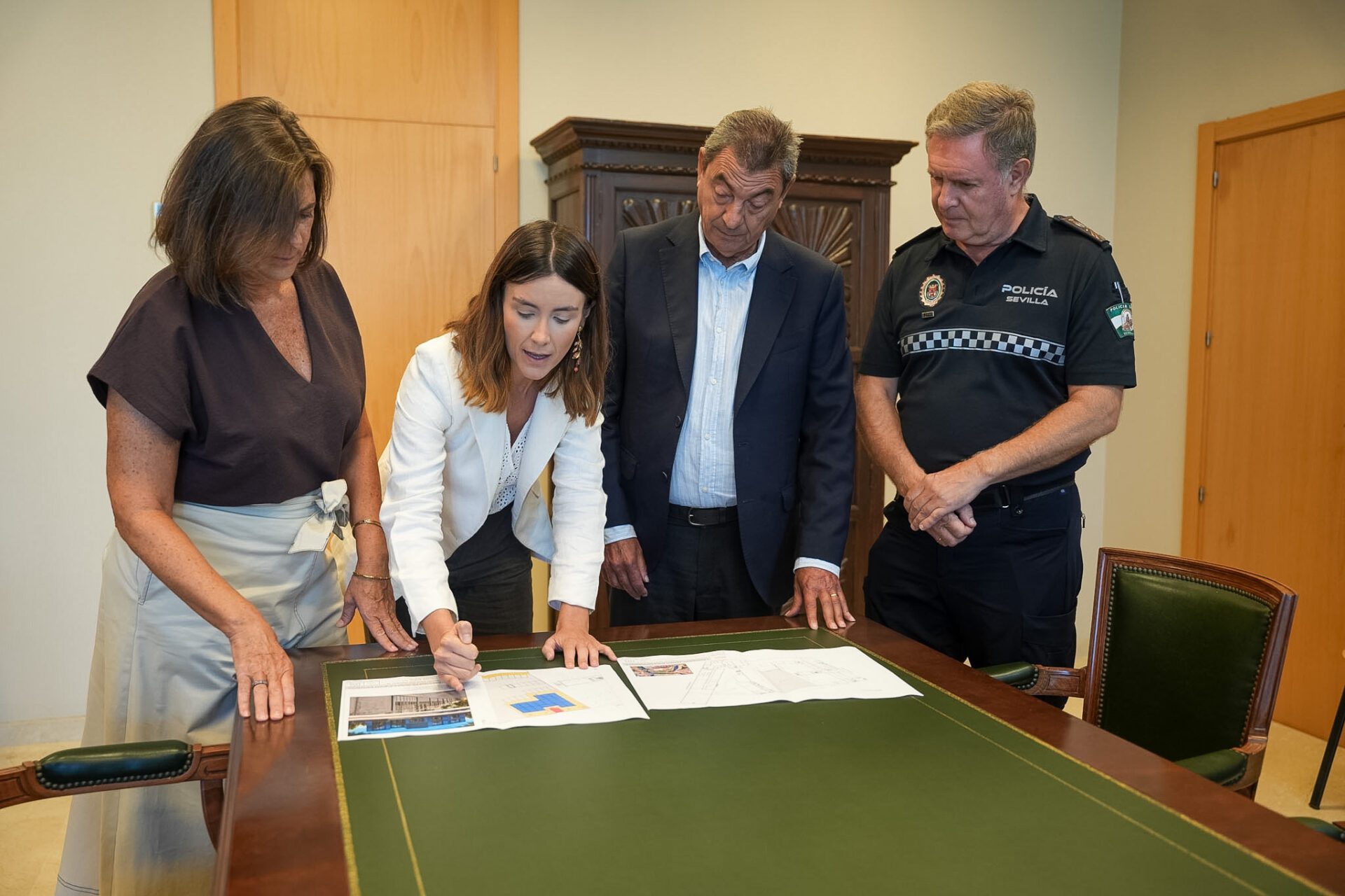 El Gobierno de Sanz presenta la futura sede la Policía Local en la Macarena, con instalaciones más modernas y funcionales