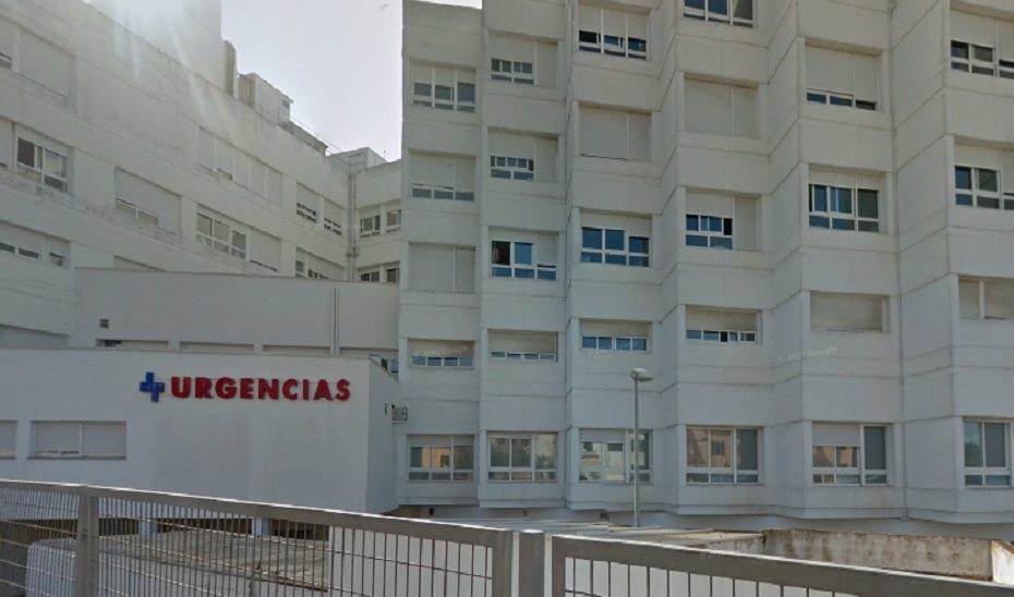 Tres afectados por inhalación de humo en el incendio de una vivienda en Rota