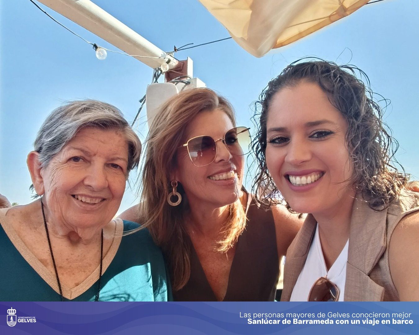 Las personas mayores de Gelves conocieron mejor Sanlúcar de Barrameda gracias a un viaje en barco por el día del Turismo