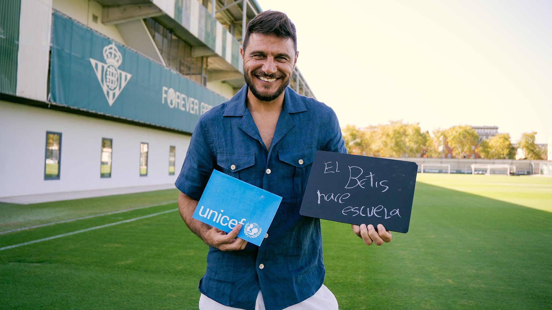 El Betis hace escuela: el Real Betis y UNICEF se unen para impulsar el acceso a la educación