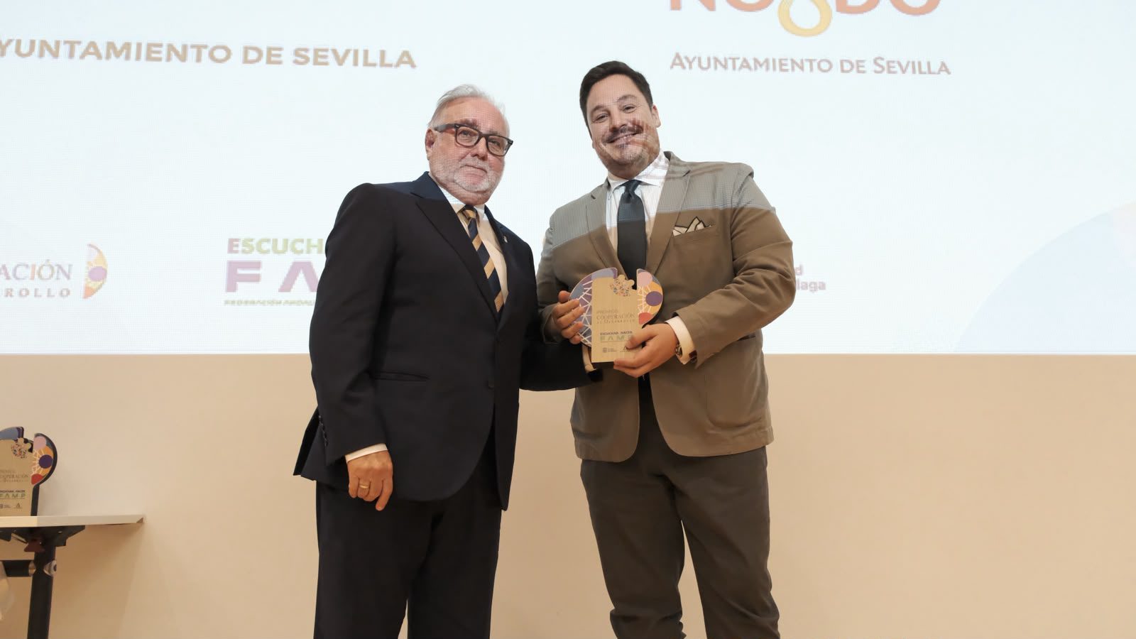 El Ayuntamiento de Sevilla recibe el reconocimiento de la FAMP por su compromiso con la cooperación internacional