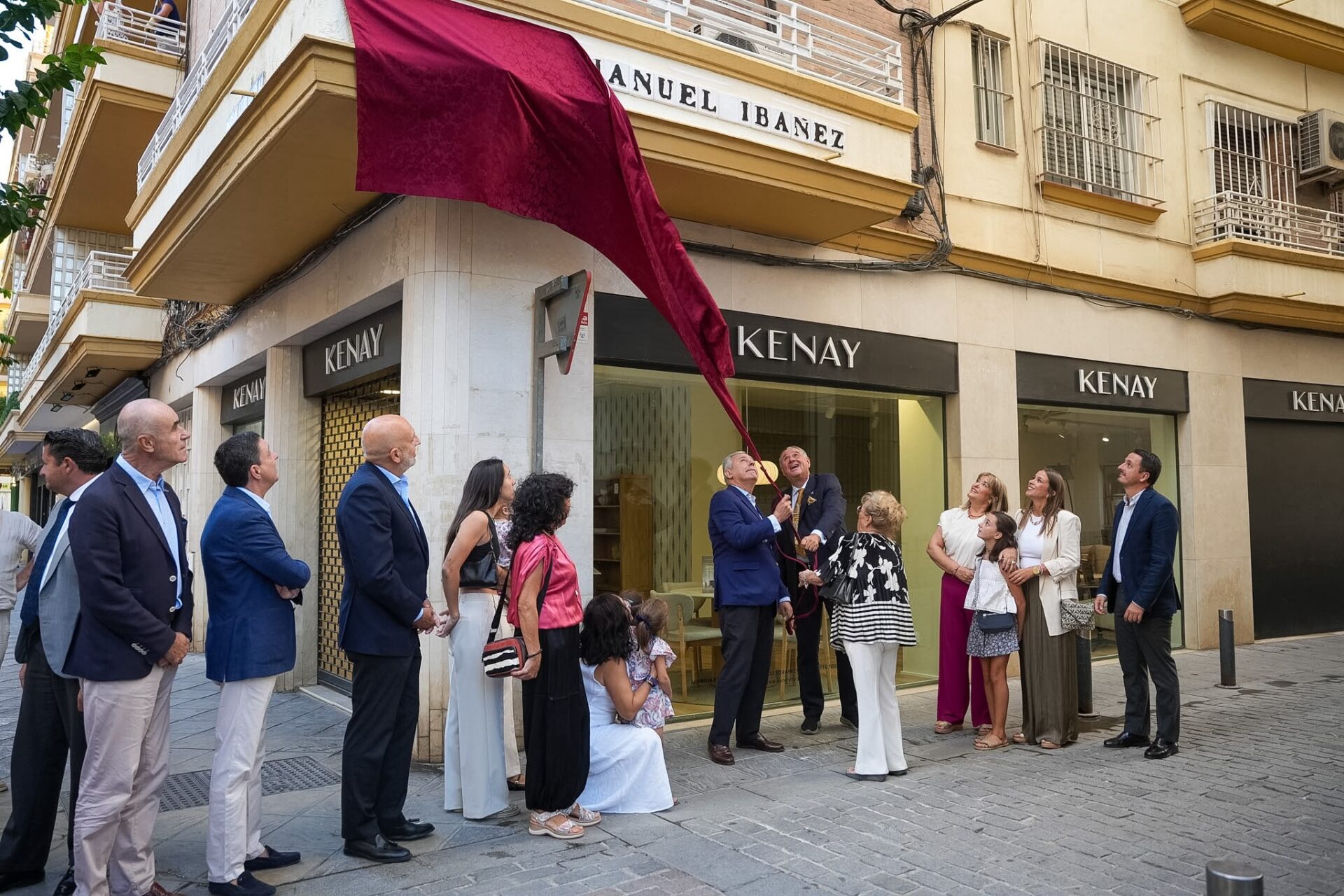 El Ayuntamiento dedica una calle de Los Remedios al maestro sastre Manuel Ibáñez