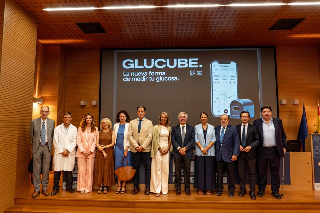 Las personas con diabetes tipo 2 ya pueden medir su glucosa sin pincharse con el primer dispositivo con certificado europeo
