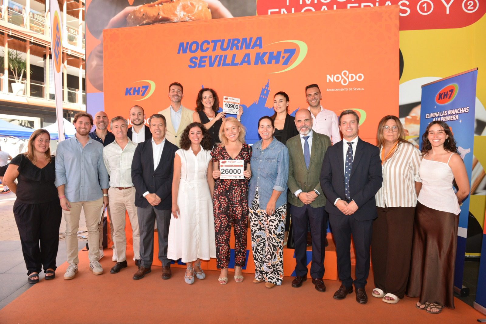Éxito en la Feria del Corredor de la Nocturna KH7, que ya ha repartido miles de dorsales y bolsas de carreras a los participantes inscritos en la prueba