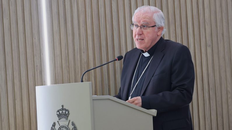 Mons. Saiz a los profesionales de la Medicina: “Ninguna innovación merece la pena si desplaza al paciente del centro”.