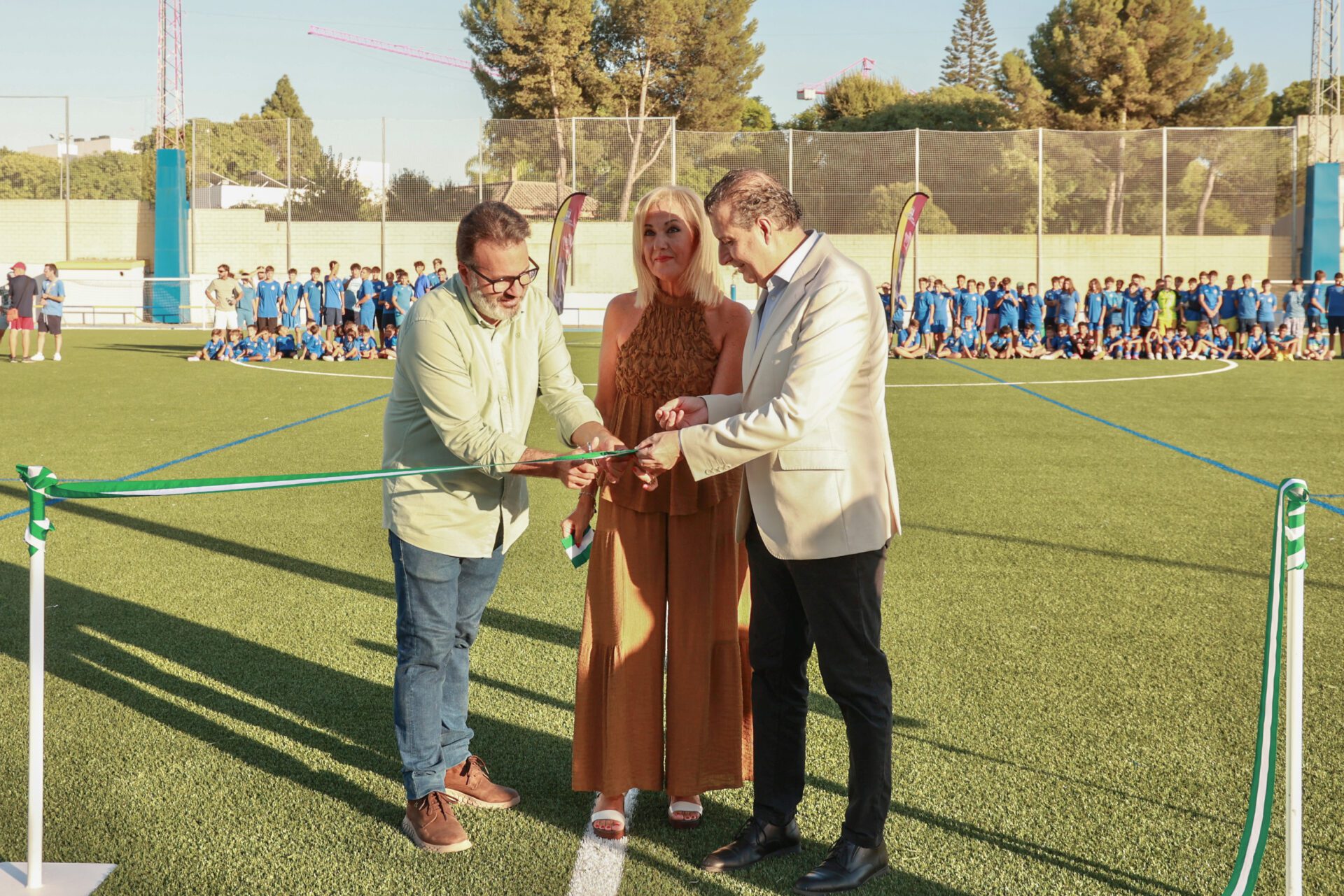 El presidente de la Diputación y la alcaldesa de Castilleja de la Cuesta inauguran la gran remodelación del Estadio Municipal Joaquín Rodríguez Morilla