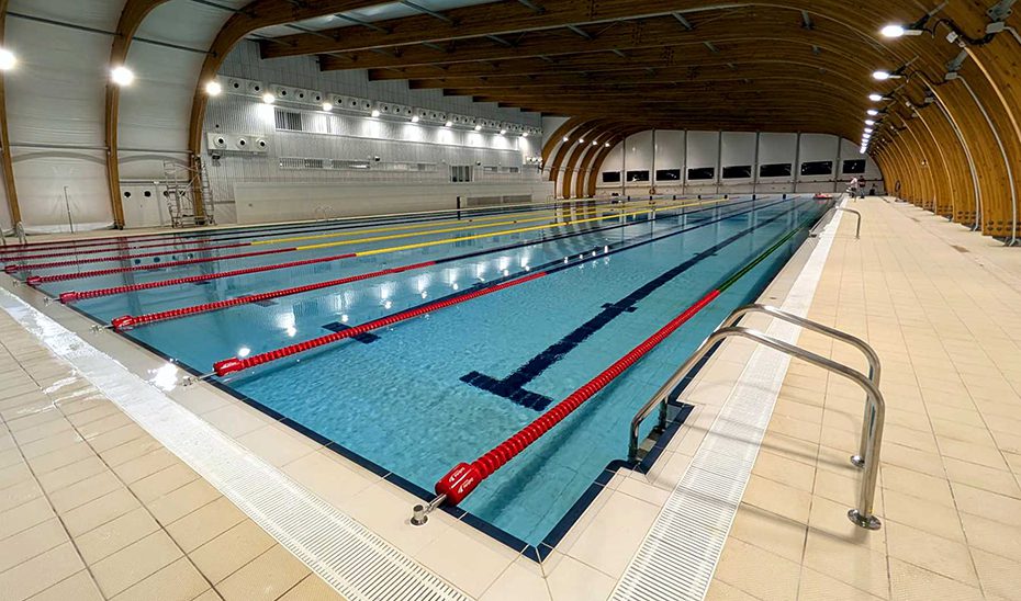 La Junta hace entrega de la piscina universitaria de Fuentenueva a la Universidad de Granada
