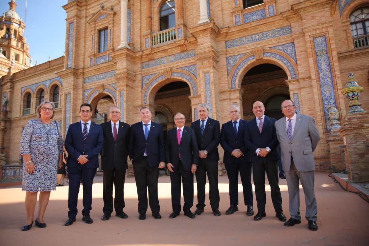 EL CONSEJO DE HERMANDADES ASISTE AL SOLEMNE IZADO DE BANDERA EN CAPITANÍA GENERAL