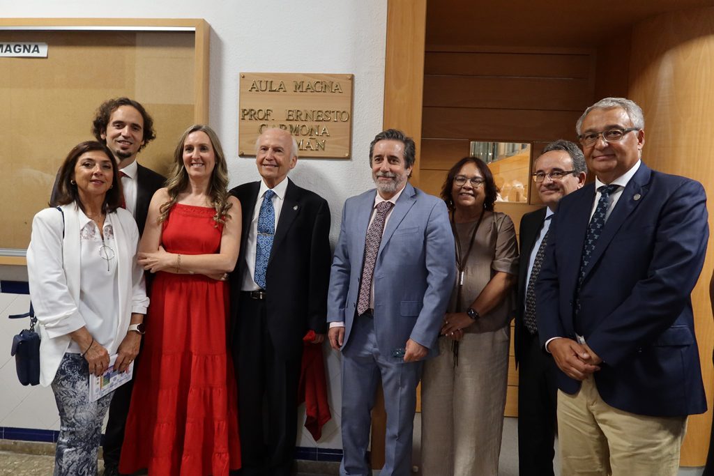 La Facultad de Química dedica su Aula Magna al profesor Ernesto Carmona Guzmán