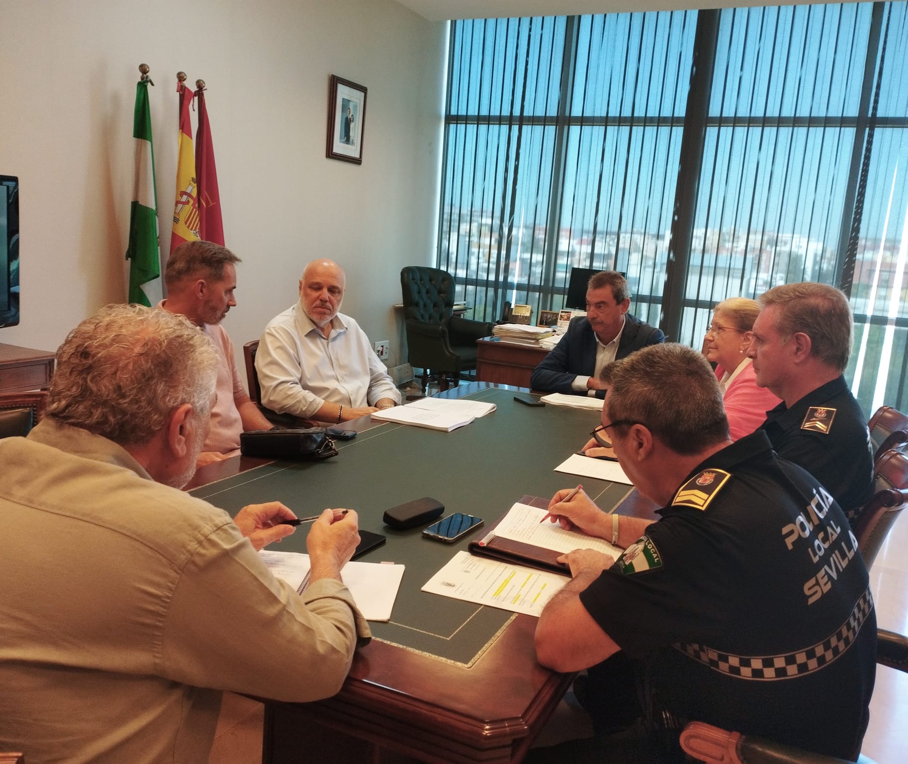 El Ayuntamiento de Sevilla refuerza la Policía Local en el barrio de Santa Cruz para potenciar la seguridad y la atención ciudadana