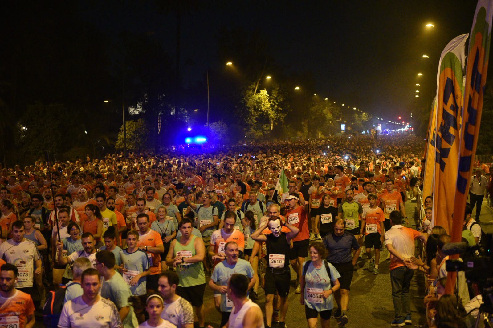Sevilla celebra una edición histórica de récord con 26.000 corredores en la 38.ª Carrera Nocturna del Guadalquivir KH-7